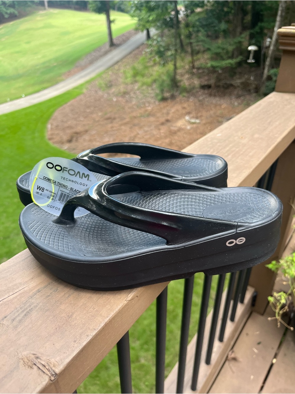 OOFOS Women’s Black Recovery Flip Flops size 8 - NEW WITH TAGS - Picture 9 of 11